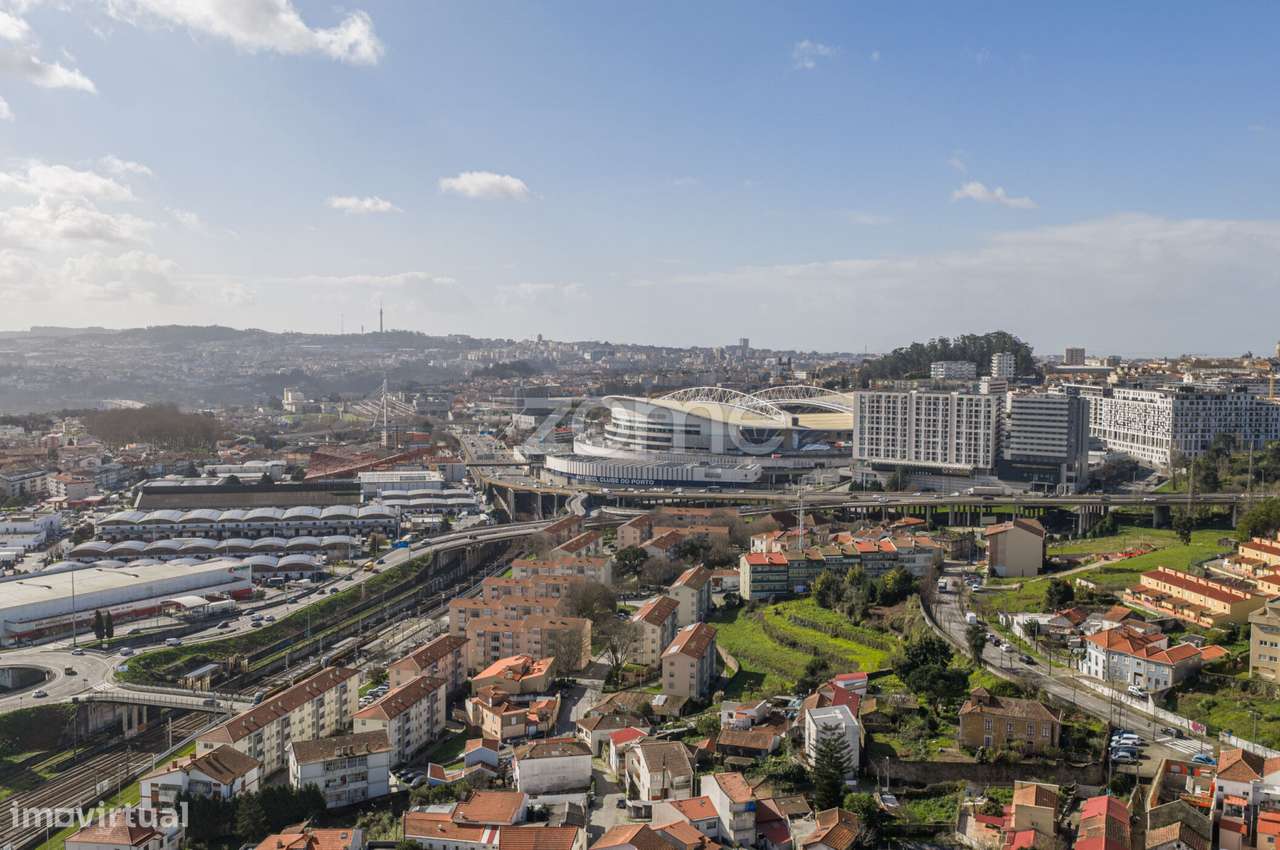 Terreno Urbano junto ao Metro Nasoni, Campanhã, Porto - Grande imagem: 3/16