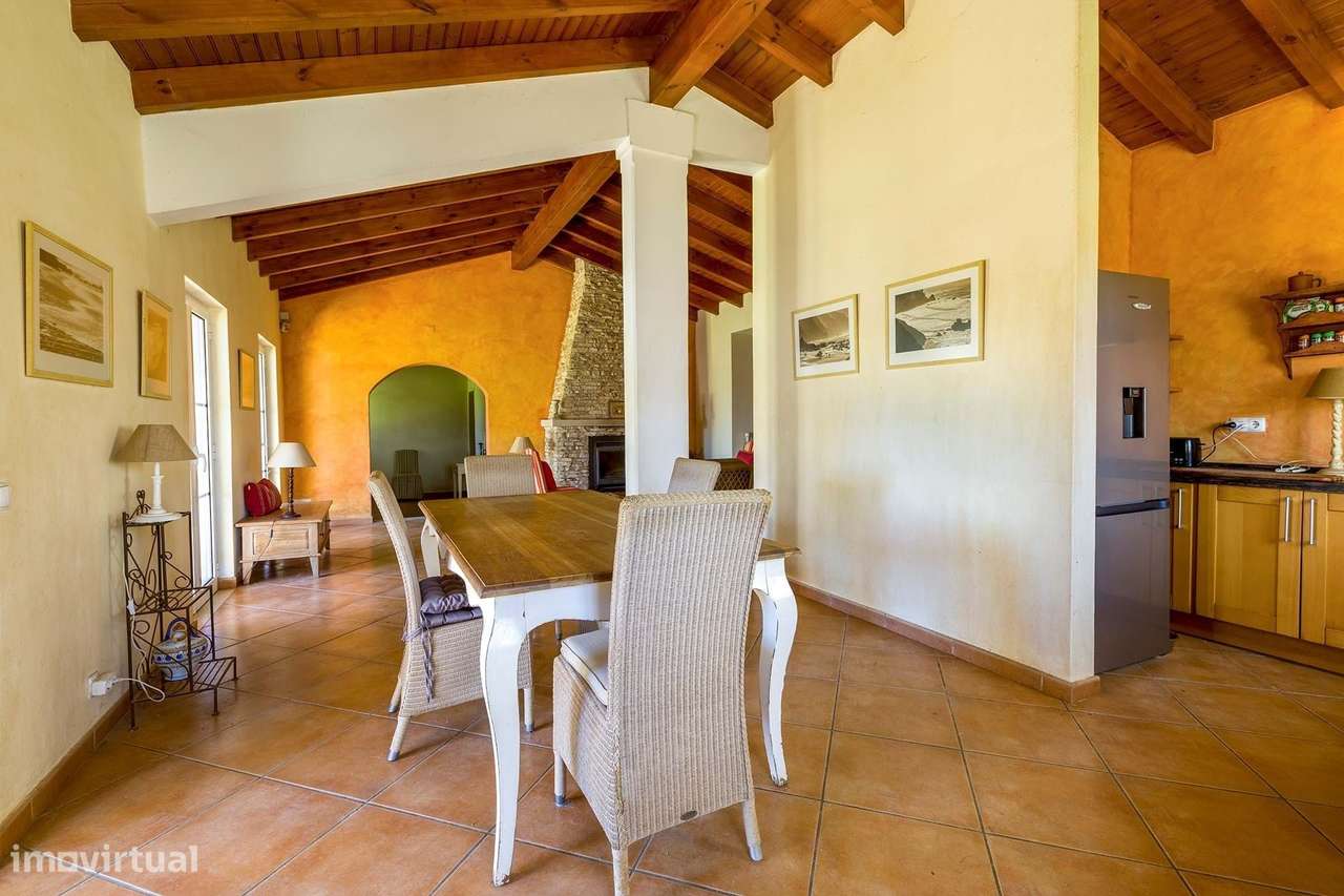 QUINTA CHARMOSA COM 2 CASAS INDEPENDENTES EM BENSAFRIM - Grande imagem: 4/47