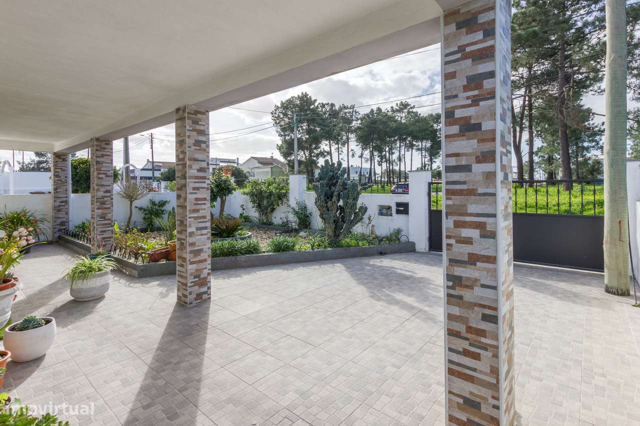 Moradia T2 com piscina e com Anexo T1 em Fernão Ferro, Seixal-3