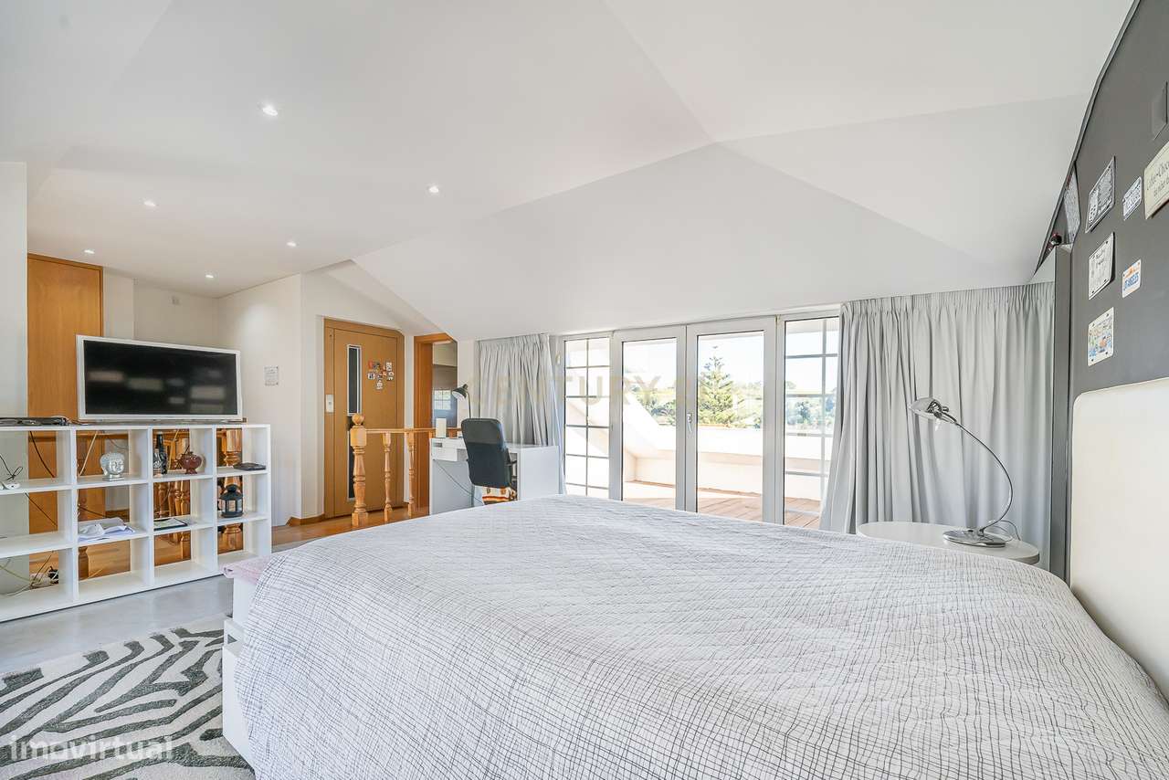 Moradia de Luxo T4 com Piscina e Jardim em Alvalade-47