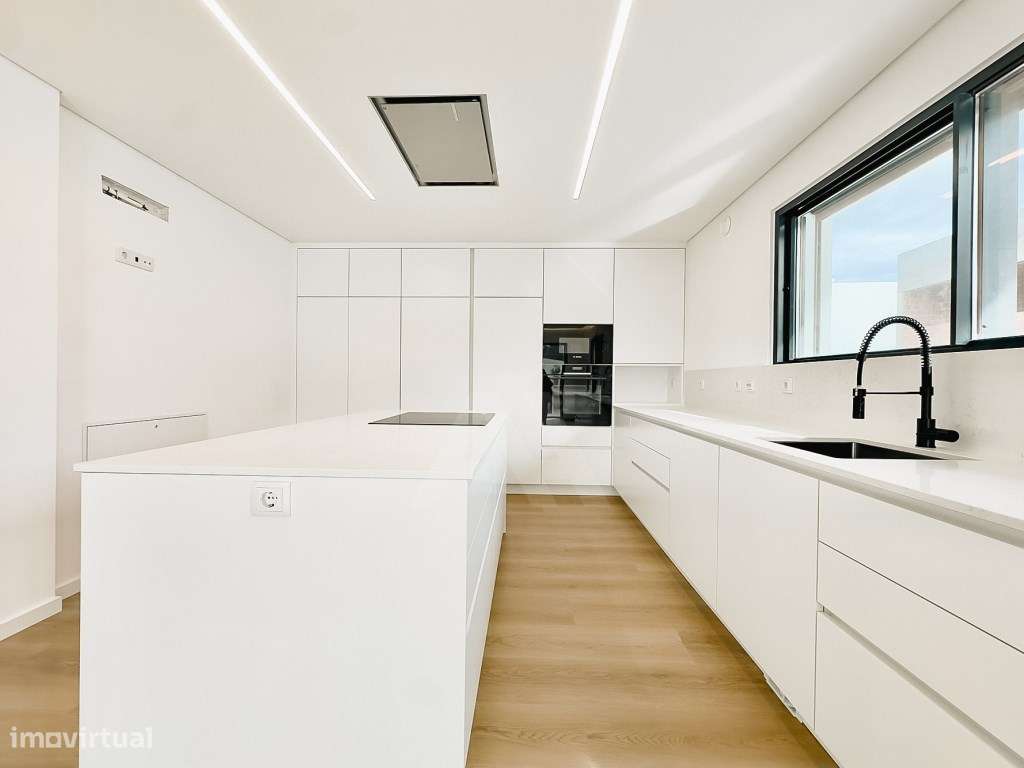 Moradia T3 em Murches com Garagem Box, Jardim e Piscina - Grande imagem: 2/37