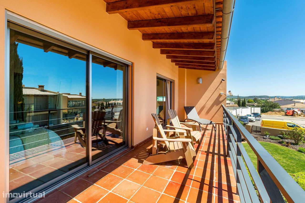 Moradia Encantadora com Piscina e Vistas Deslumbrantes sobre o Campo-33