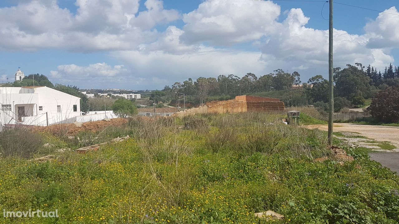 TERRENO COM VIABILIDADE DE CONSTRUÇÃO DE 3 MORADIAS