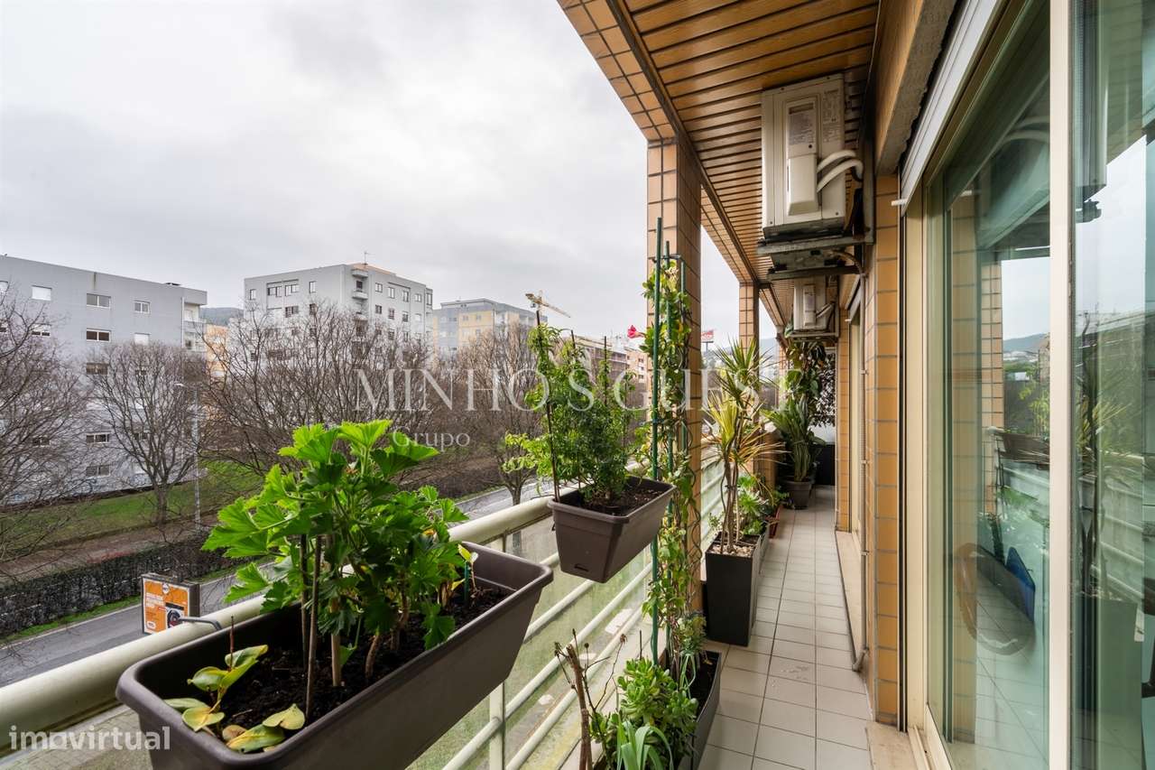 Apartamento T3 c/ varanda, AC e Garagem Fechada - São Vítor, Braga-9