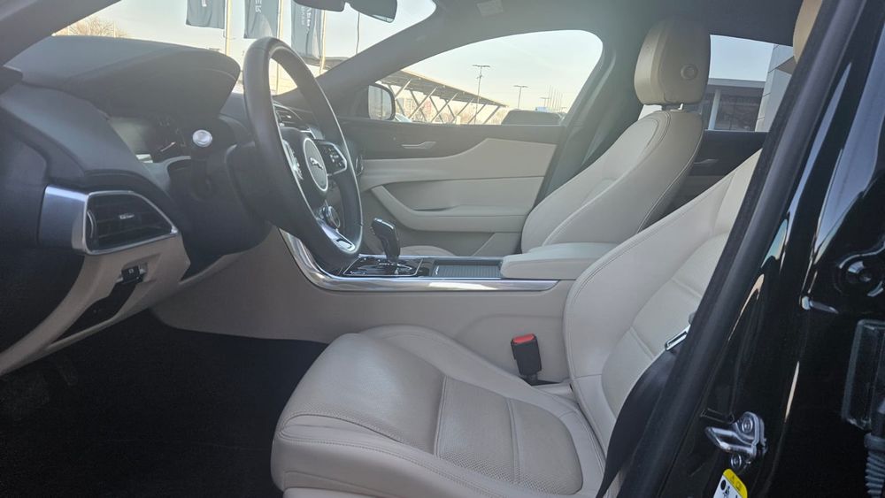 Jaguar Xe 2.0 Benzyna 250 KM — zdjęcie 7