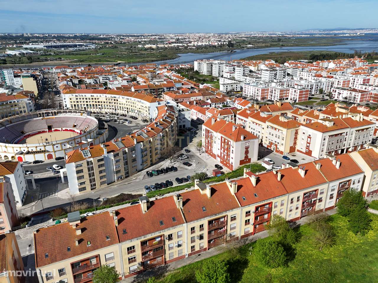 Apartamento T2 com Parqueamento no Centro da Moita — A 30 Minutos de L-19