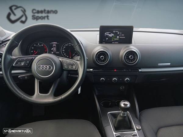 Audi A3 Sportback 30 TFSI Sport - 4