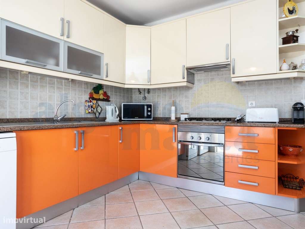 Moradia geminada T3 com Piscina Privada e Garagem - Praia da Lota-11