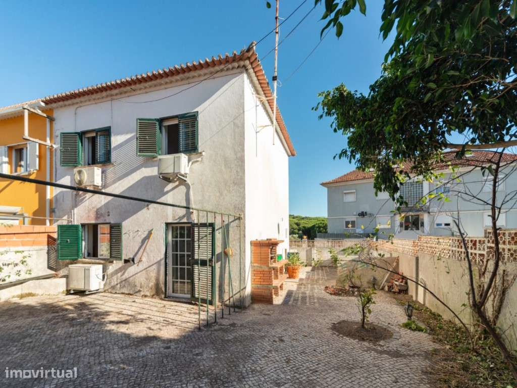 Moradia geminada de esquina em Caselas, com jardim e projecto aprovado-8