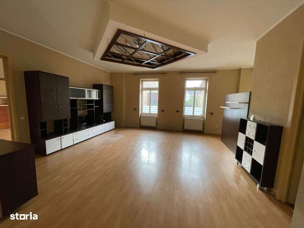 Apartament in asociatie + garaj , parcare , beci str. Marsillia - Imagine principală: 3/10