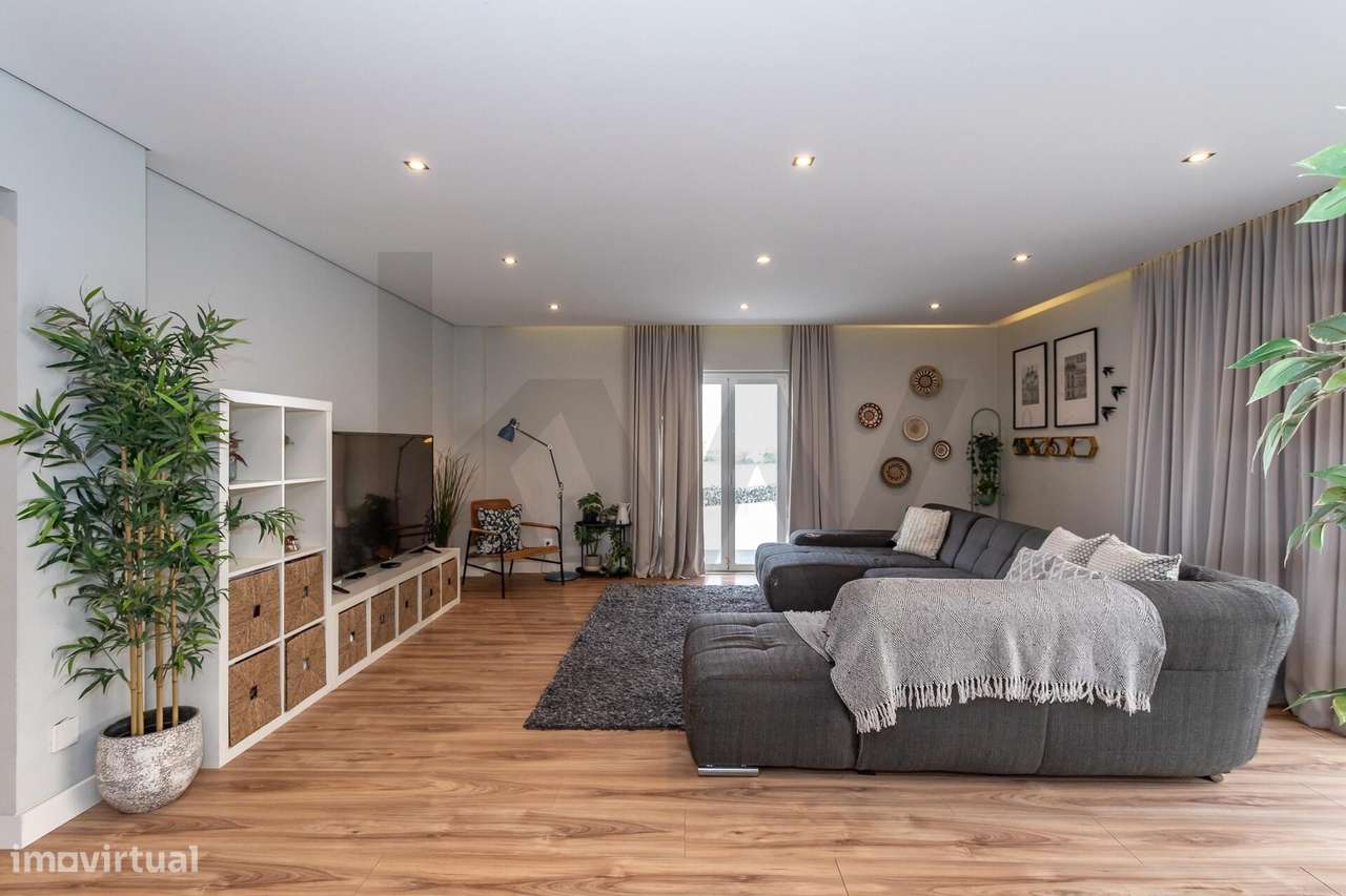 Moradia Isolado com 4 quartos, Garagem e Espaço Exterior - Algueirão - Grande imagem: 4/60