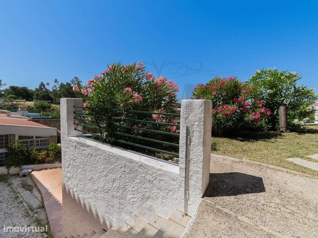 Moradia T4 com piscina-12