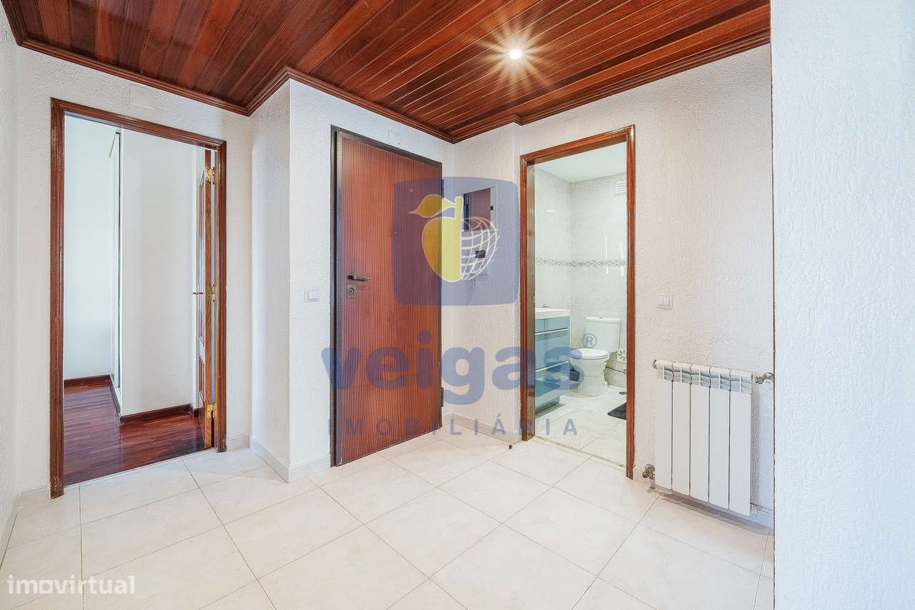 Apartamento T2 como novo, equipado e mobilado em Fitares-17