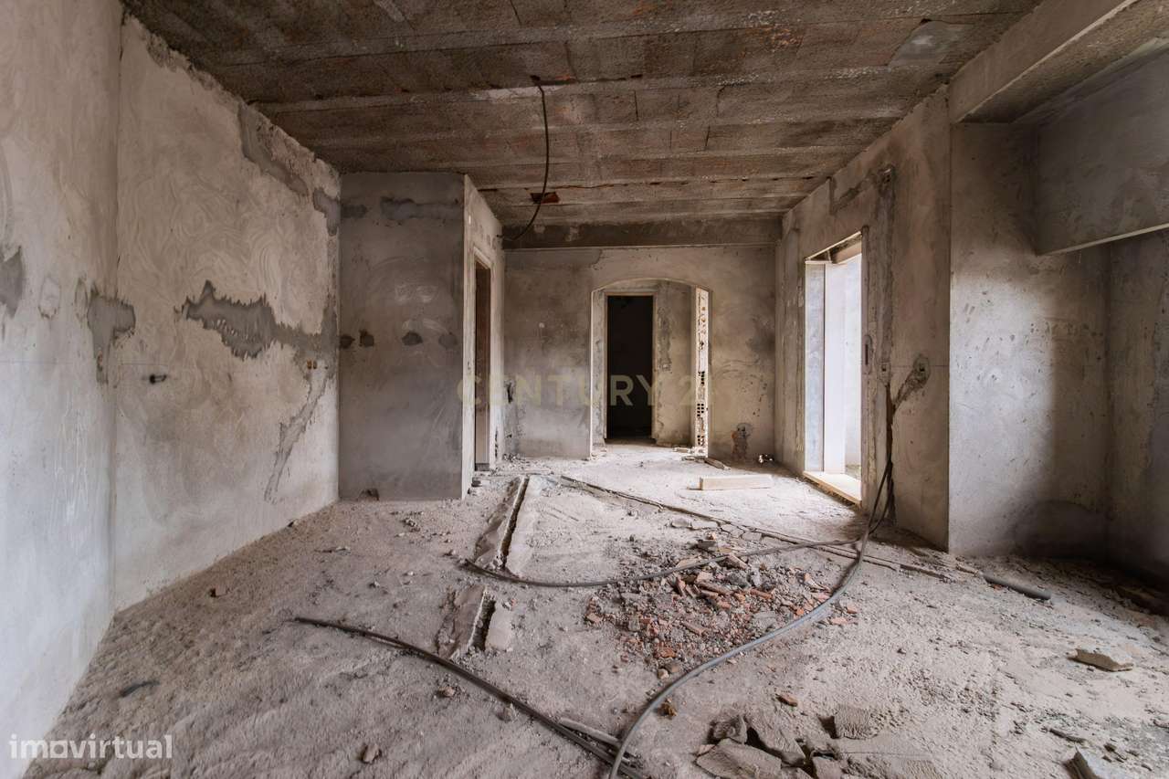 Prédio em fase de construção no centro de Mira d'Aire-12