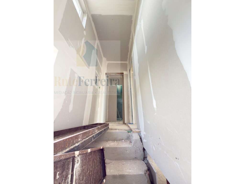 Moradia T2 em recuperação, Dois Portos, Runa!!-13