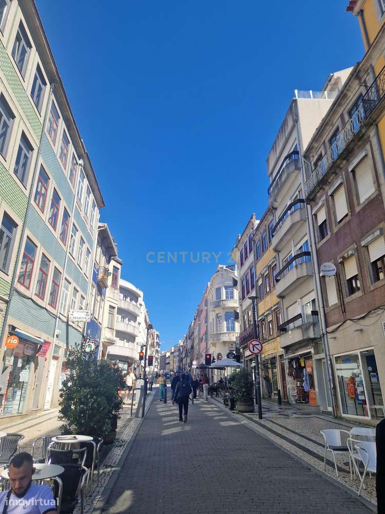 Apartamento 154m2 para remodelação total na Rua Santa Catarina - Porto-26