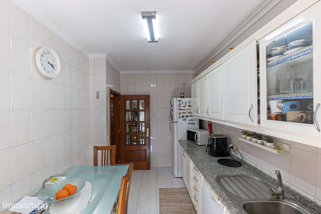 T2+1 com varanda e garagem em Oliveira do Douro-5