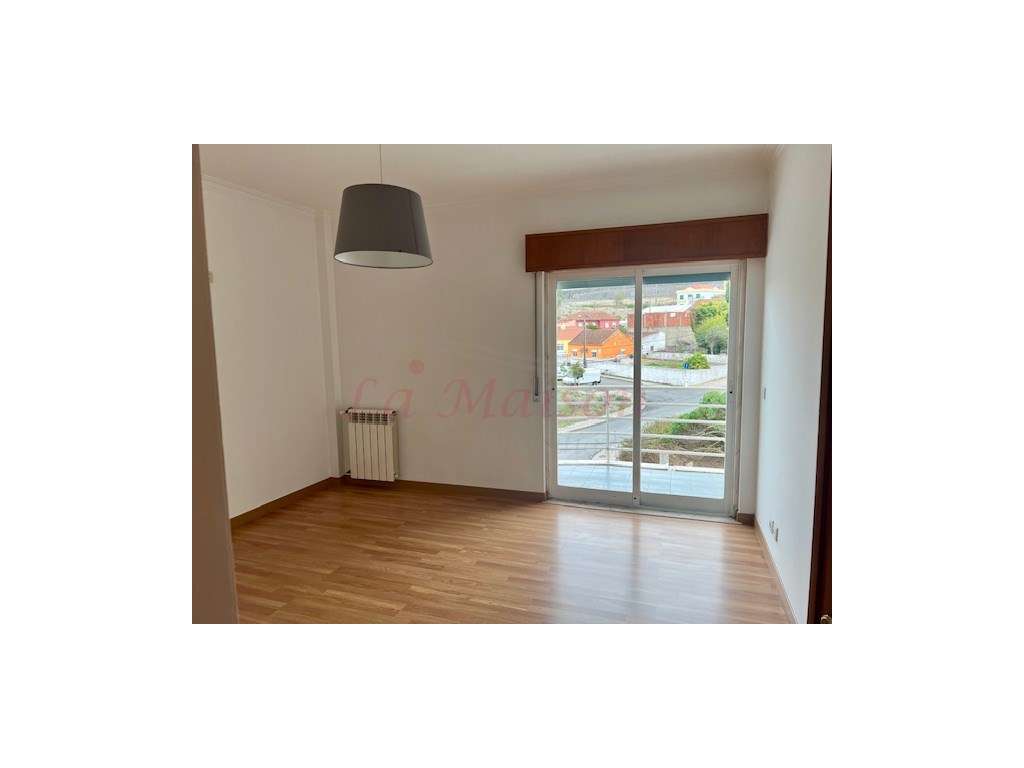 Apartamento T3+1 em Casal de Cambra-20
