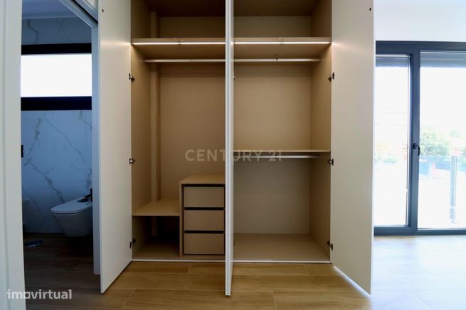 Luxuosa moradia isolada de 5 assoalhadas com excelentes áreas - piscin-31