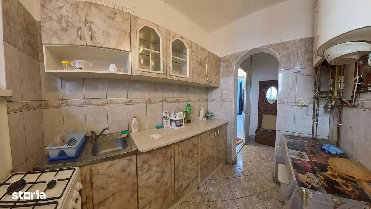 Casă spațioasă cu 6 camere si 2 garaje de 194 mp, în Tractorul, Brașov-15