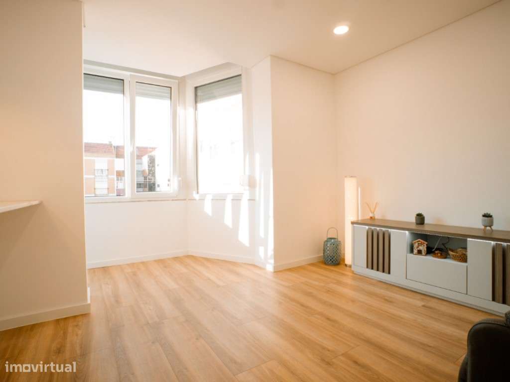 Apartamento T2 totalmente remodelado Baixa da Banheira-7