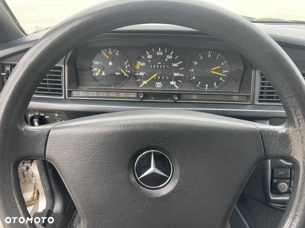 Mercedes-Benz W201 (190) - 10