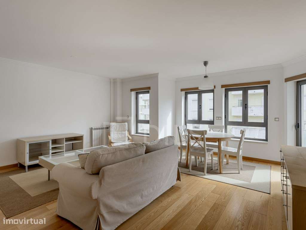 Apartamento T2 mobilado em condomínio com piscina, em Arroios - Grande imagem: 2/19