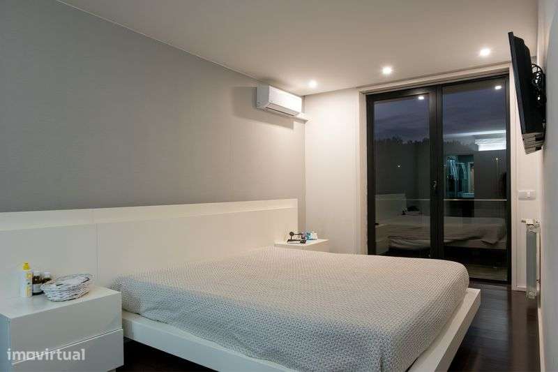 T3 mobilado com terraço, Open space e vista para o Castelo de Guimarãe - Grande imagem: 5/12