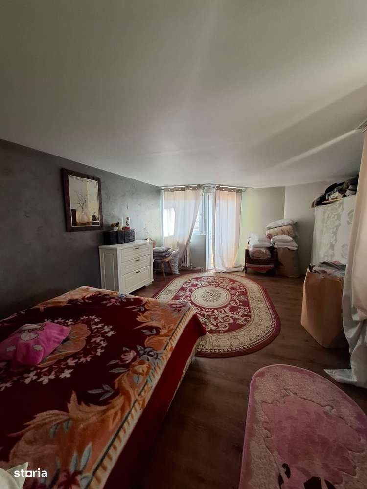 Vând Casă Parter  Etaj,  5 Camere, bucatarie 2 Băi, 240 m² Zona Horpaz-8