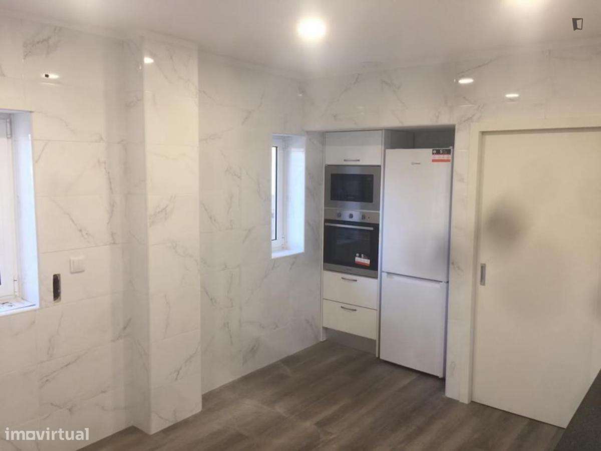 Quarto - localizado em Campanhã Porto - Grande imagem: 5/9