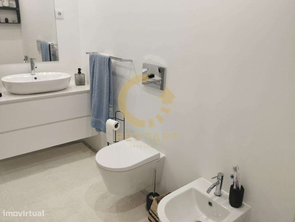 Apartamento T0 com Varanda e Garagem – Leça da Palmeira-12