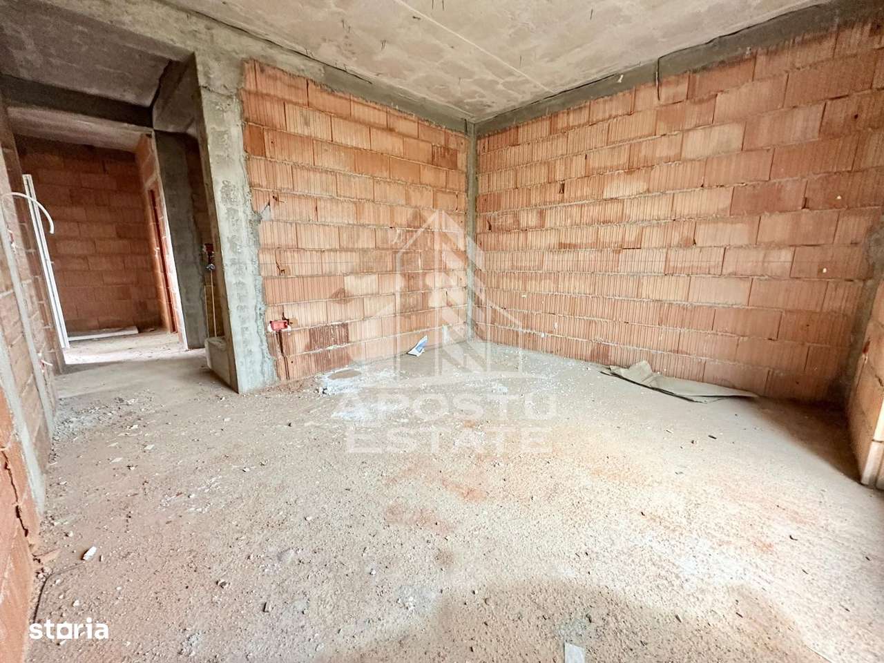 Duplex despartit prin baie si hol cu 3 dormitoare si dressing in Giroc - Imagine principală: 4/17