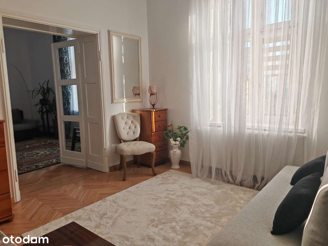 Piękne mieszkanie na wynajem w starej kamienicy 77,30 m2 - Pełny obrazek: 2/16