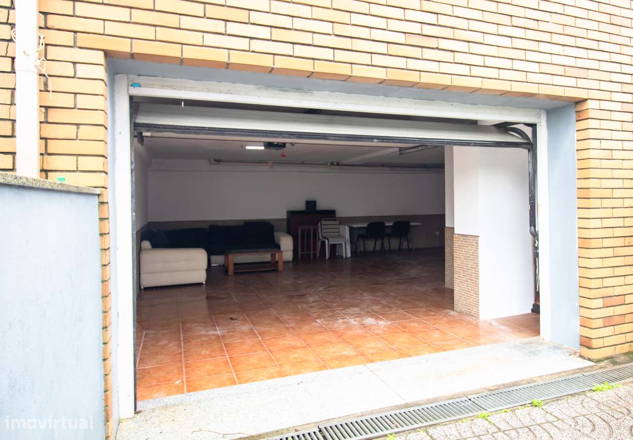 Moradia T4 Usada em Excelente Localização – A Apenas 1 km da Praia-20