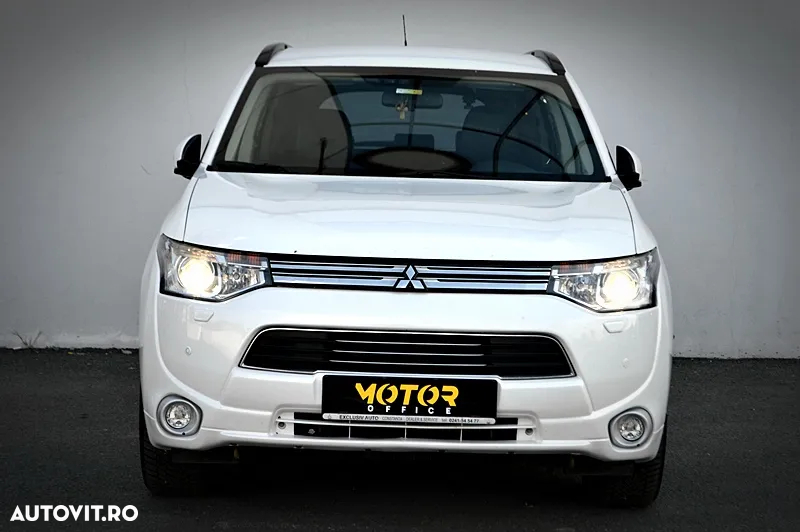 Mitsubishi Outlander 2.0 4WD Plug-In Hybrid - 2