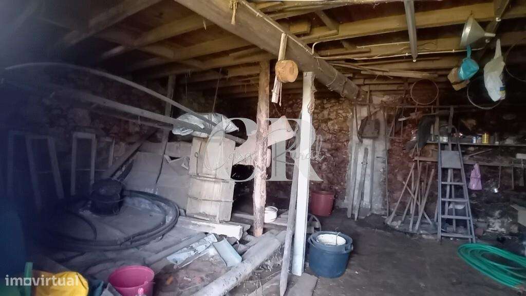 Moradia em pedra em Figueiró dos Vinhos com terreno e poço de água-27