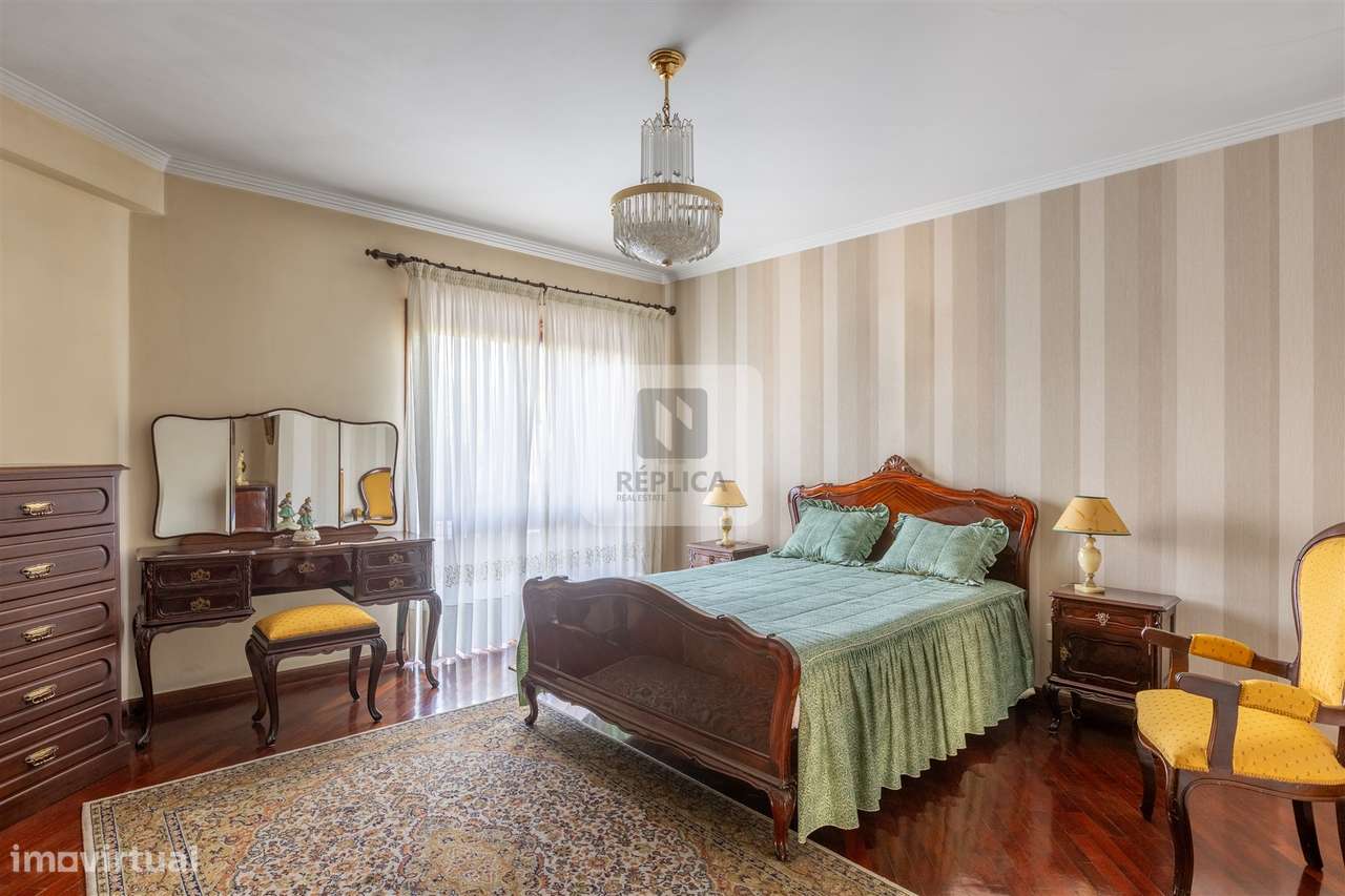 Apartamento T2 com varanda e Garagem em Matosinhos-17