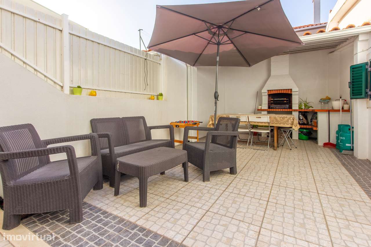 Quinta do Conde – Moradia Geminada de 4 assoalhadas c/ garagem-25