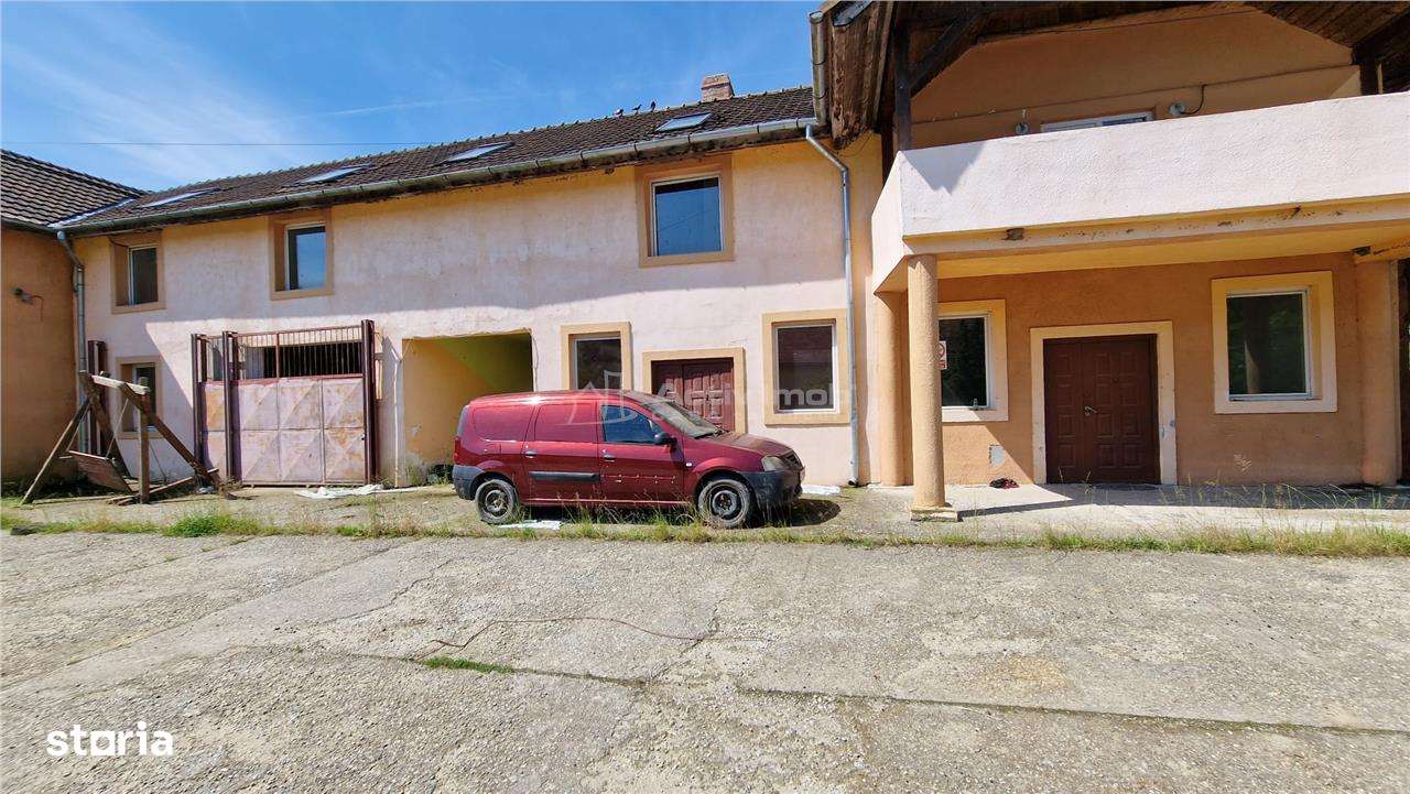 Farliug  Spatiu Servis Auto 70 000 euro,Corp camere 50 000 euro - Imagine principală: 2/20