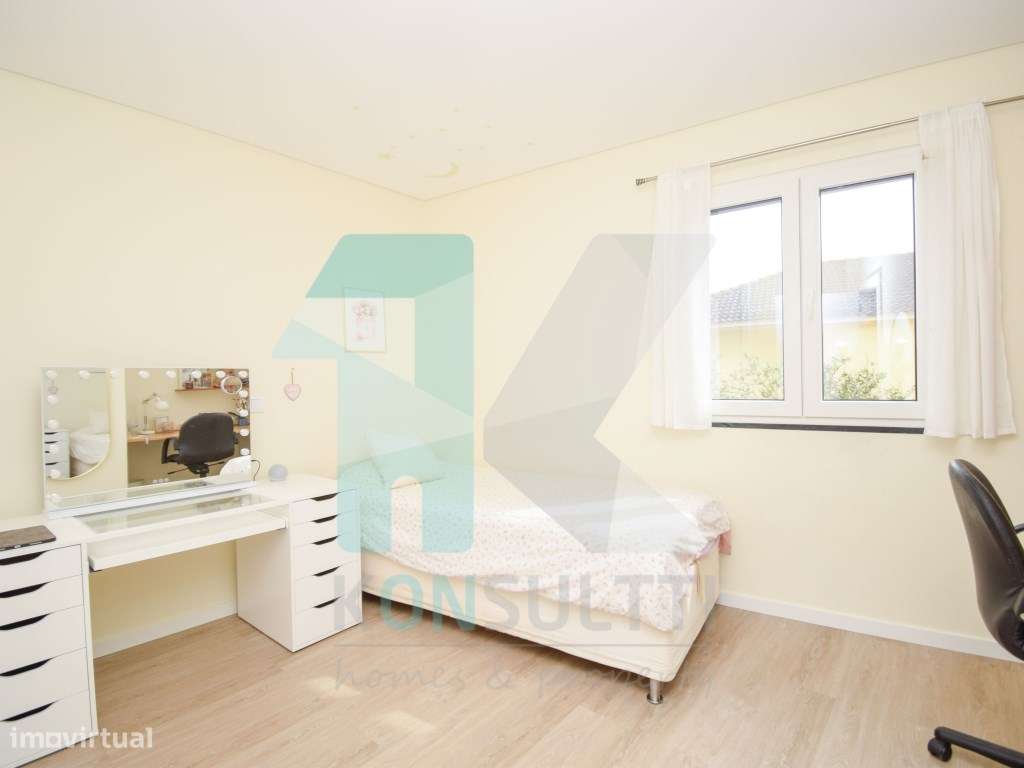 Fantástica Moradia geminada T3+1 com piscina - São Domingos de Rana-13