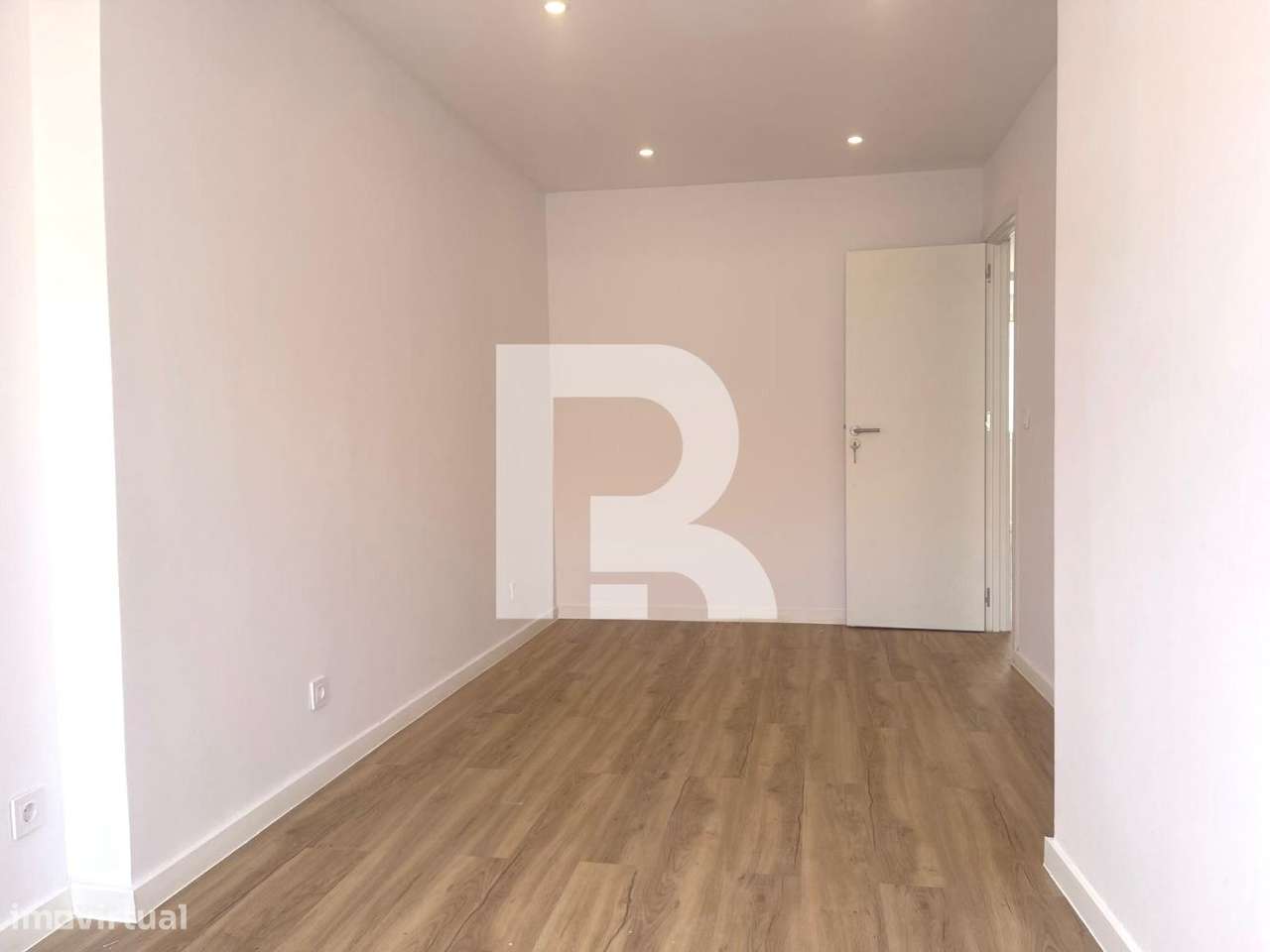 Apartamento T2 totalmente remodelado em Queluz-10
