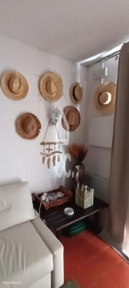 Apartamento TO convertido a T1 em condomínio fechado com 3 piscinas, c-23