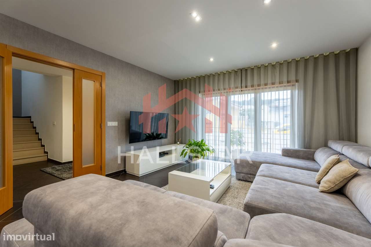 Moradia T4 Geminada / Garagem para 4 Carros / Souto da Carpalhosa - Grande imagem: 5/46