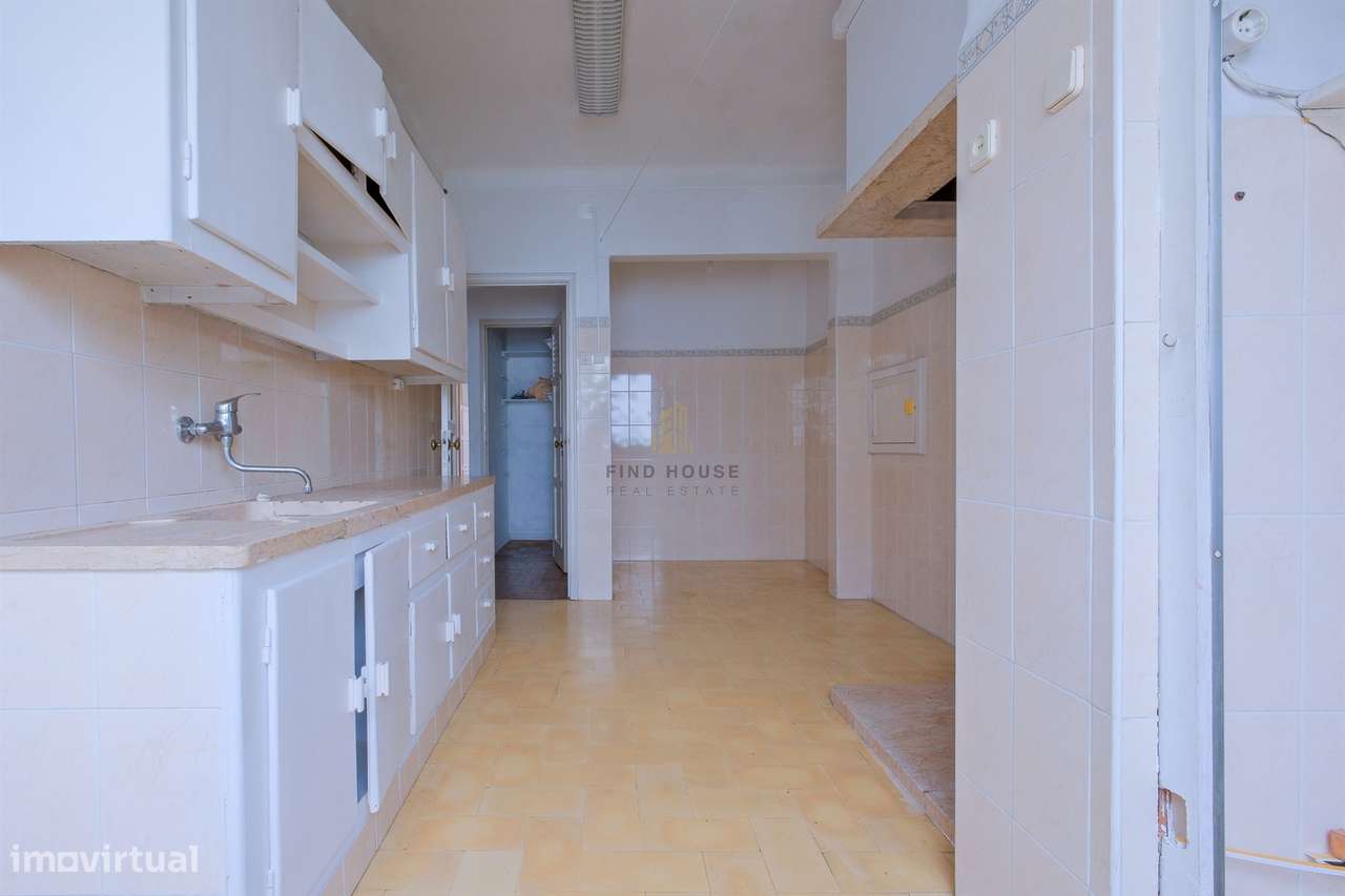 Apartamento T2 para remodelar no centro de Paço de Arcos-16