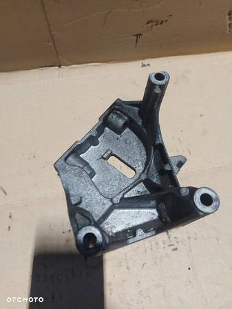 Łapa wspornik silnika Opel Corsa D 1.2b A14XER 13248790 - 4