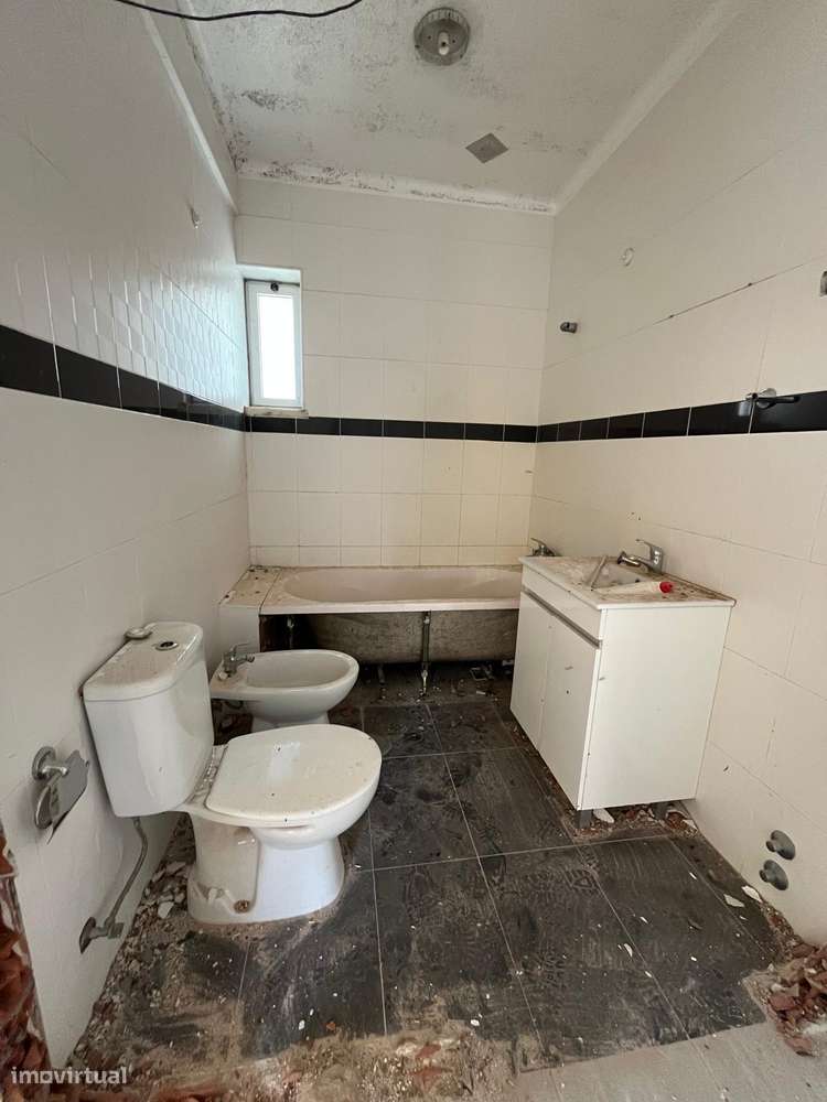 Moradia T4 c/ terreno-16