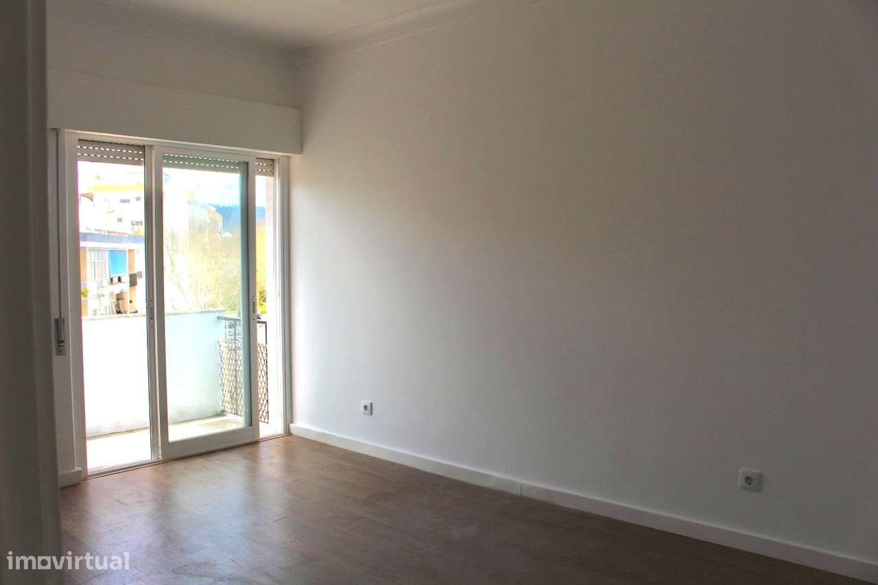 T3 luminoso no centro da cidade – zona calma com elevador - Grande imagem: 2/23