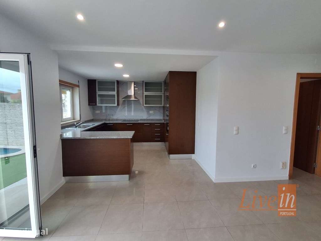 Moradia Geminada T3 com Piscina em Santa Cruz, Torres Vedras - Grande imagem: 4/50