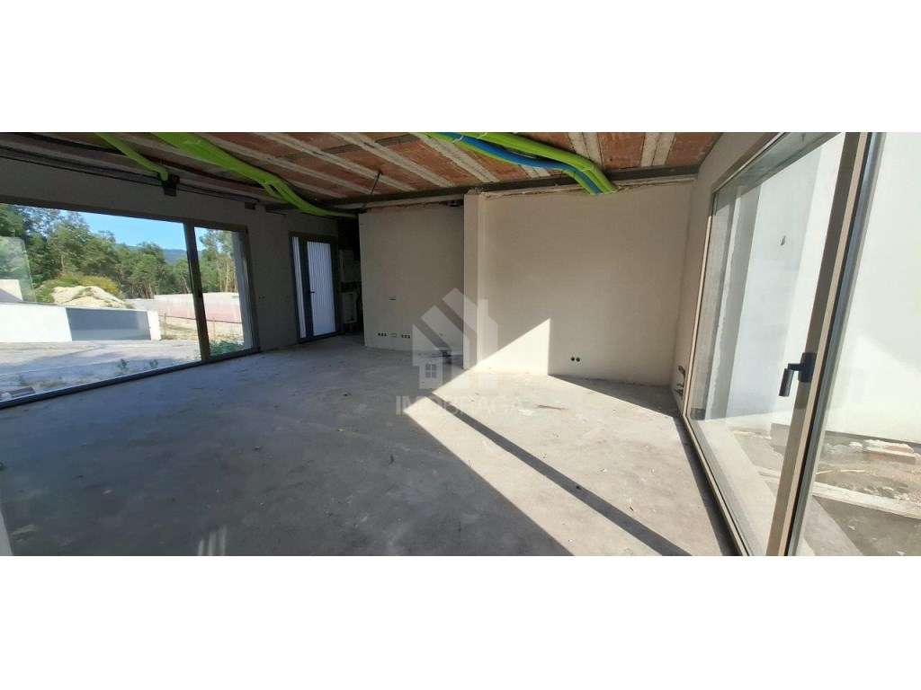 Moradia Geminada T3 Nova para Venda em Rendufinho - Póvoa de Lanhoso-24
