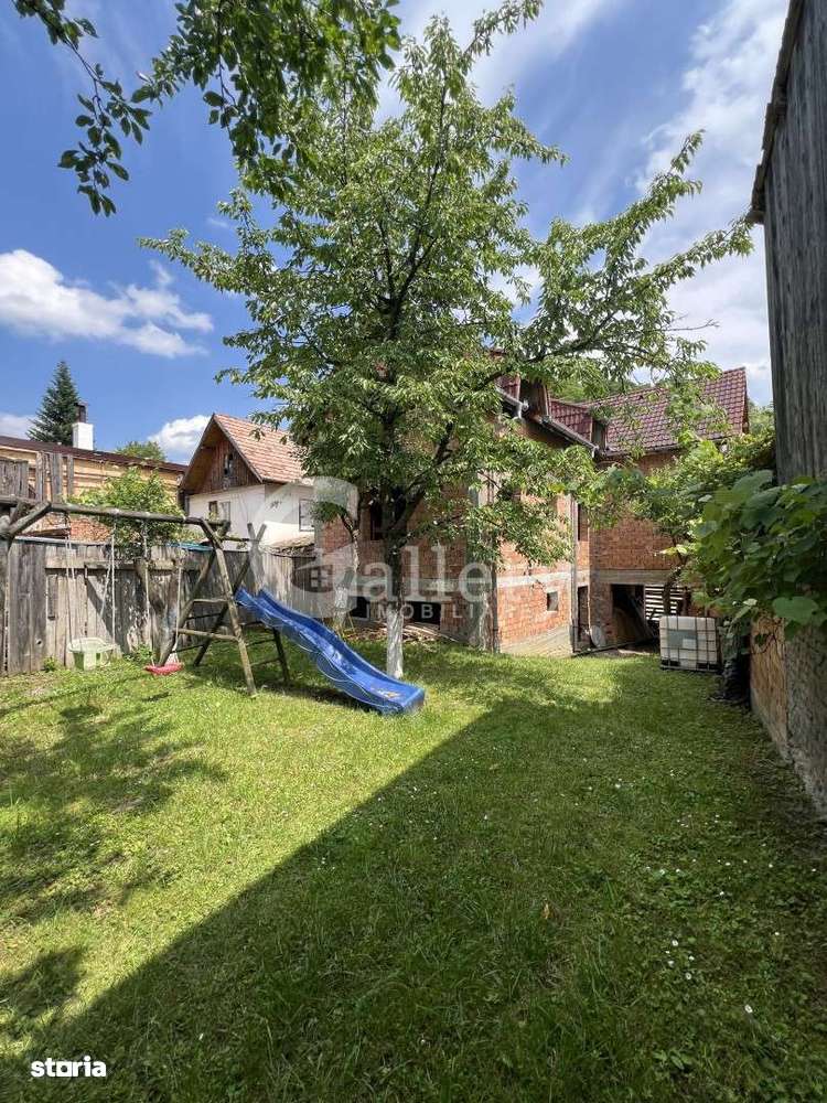 Oportunitate - Casa individuala 243 mp si Teren 374 mp - Cisnadioara - Imagine principală: 2/12